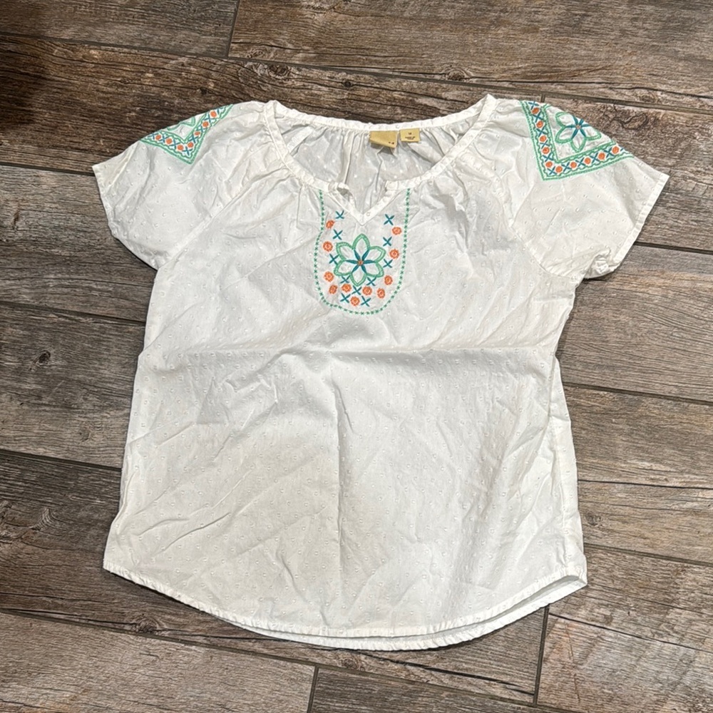 Mudd Ivory Blouse with Embroidered Details​